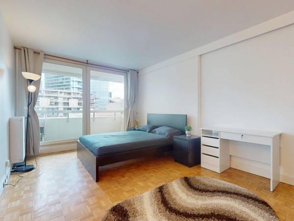 Colocation / Appartement 5 pièces de 84 m², Courbevoie, Square Henri Regnault / Photo 2