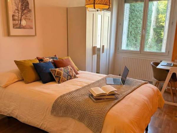 Colocation / Appartement 4 pièces de 125 m², Saint-Étienne, Rue Claude Deverchère / Photo 2