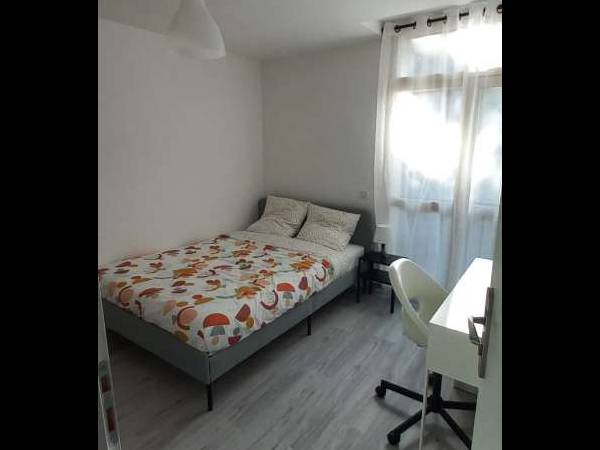 Colocation / Appartement 5 pièces de 80 m², Ris-Orangis, Avenue du Parc / Photo 2