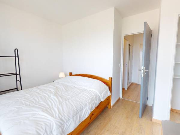 Colocation / Appartement 5 pièces de 97 m², Vénissieux, Avenue Marcel Cachin / Photo 2