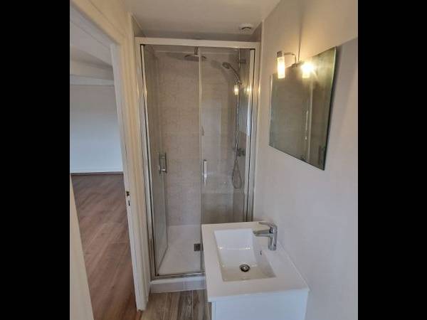 Location / Studio, Givet / Photo 2