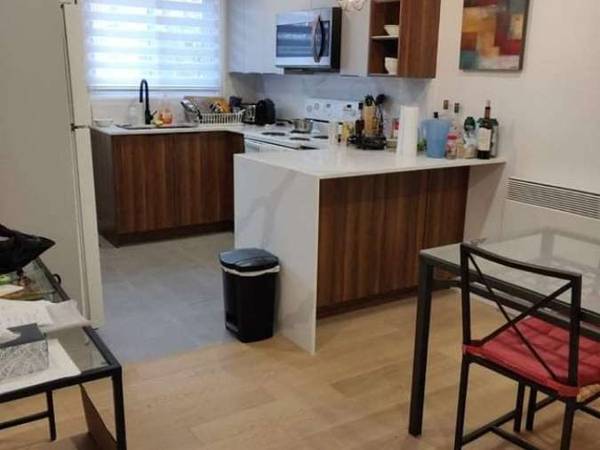 Colocation / Appartement 3 pièces de 100 m², Montréal, 13e Avenue / Photo 2