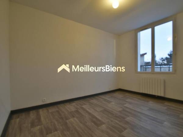 Location / Appartement 3 pièces de 57 m², Troyes, Rue Pierre Curie / Photo 2