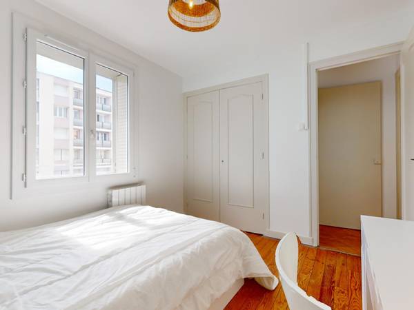 Colocation / Appartement 4 pièces de 74 m², Grenoble, Rue du Général Férrié / Photo 2