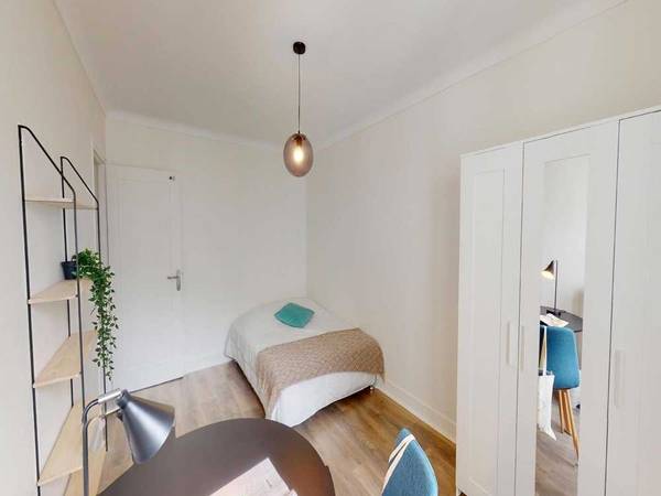 Colocation / Appartement 5 pièces de 110 m², Paris, Rue de Saussure / Photo 2