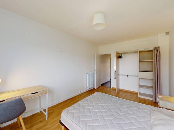Colocation / Appartement 5 pièces de 76 m², Rennes, Square des Hautes Chalais / Photo 2