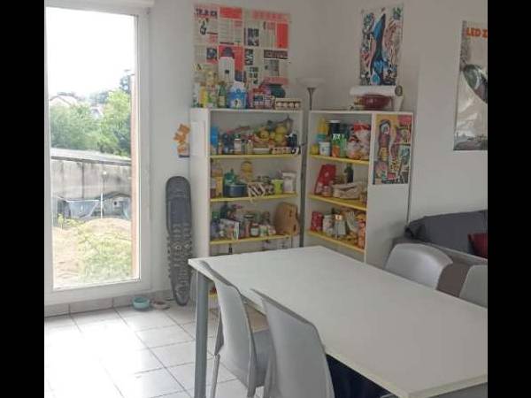 Location / Appartement 6 pièces de 133 m², Vénissieux, Avenue Jules Guesde / Photo 2