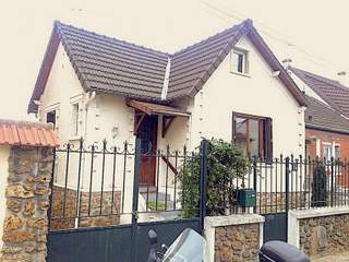 Room in a live-in landlord's home / 1 room house, Alfortville