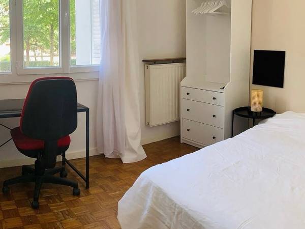 Colocation / Appartement 5 pièces de 62 m², Saint-Martin-d'Hères, Rue Alexander Fleming / Photo 2