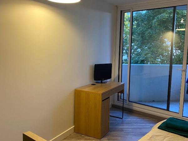 Chambre pour étudiant / Résidence 3 pièces de 68 m², Évry-Courcouronnes, Square Jean Allemane / Photo 2