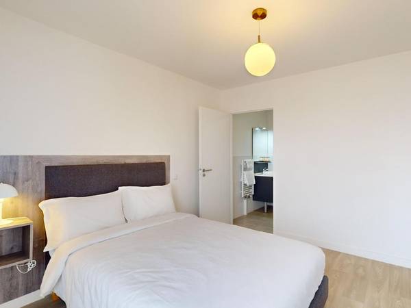 Location / Appartement 1 pièce de 40 m², Clamart, Avenue du Général de Gaulle / Photo 2