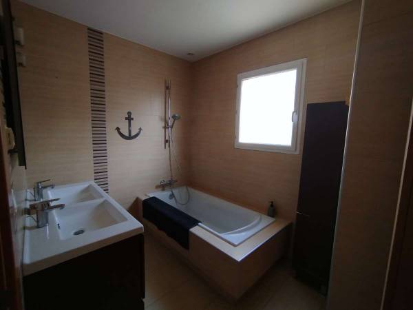 Sublet / 6-bedroom house · 130 m², Saint-Georges-sur-Moulon, Route de Charlay / Photo 2