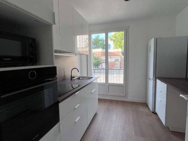 Colocation / Appartement 4 pièces de 63 m², Saint-Martin-d'Hères, Rue le Corbusier / Photo 2