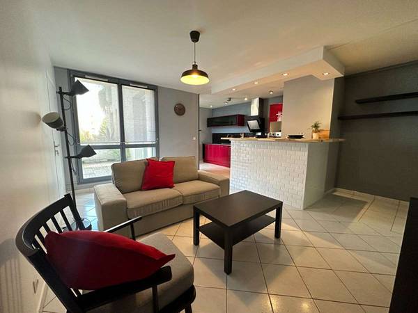 Colocation / Appartement 4 pièces de 84 m², Évry-Courcouronnes, Place des Miroirs / Photo 2