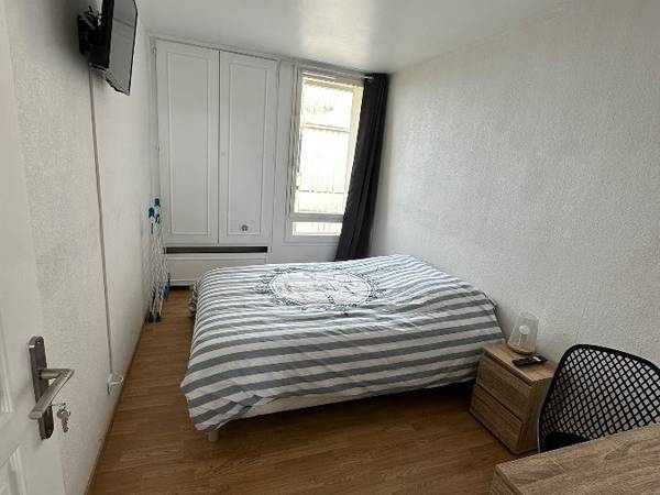 Colocation / Appartement 5 pièces de 112 m², Élancourt, Résidence Les Nouveaux Horizons / Photo 2