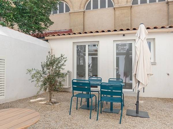 Location / Appartement 14 pièces de 14 m², Marseille, Rue Sénac de Meilhan / Photo 2