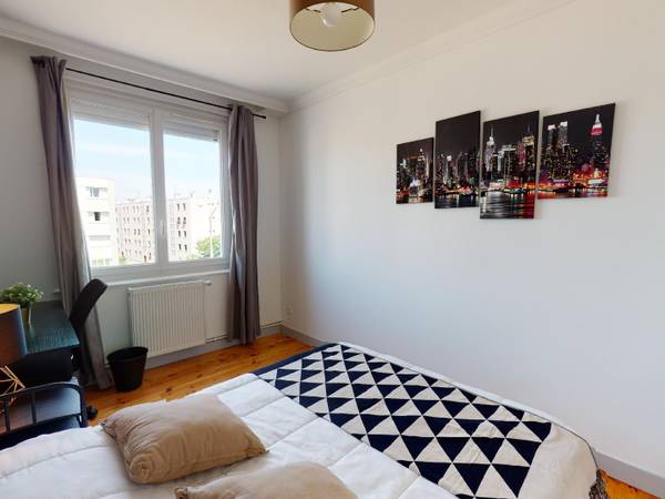 Colocation / Appartement 4 pièces de 65 m², Lyon, Rue Hugues Guérin / Photo 2