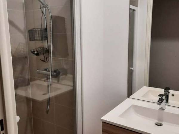 Colocation / Appartement 4 pièces de 92 m², Saint-Denis, Rue Volta / Photo 2