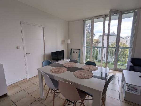Colocation / Appartement 4 pièces de 82 m², Villejuif, Allée Rembrandt / Photo 2