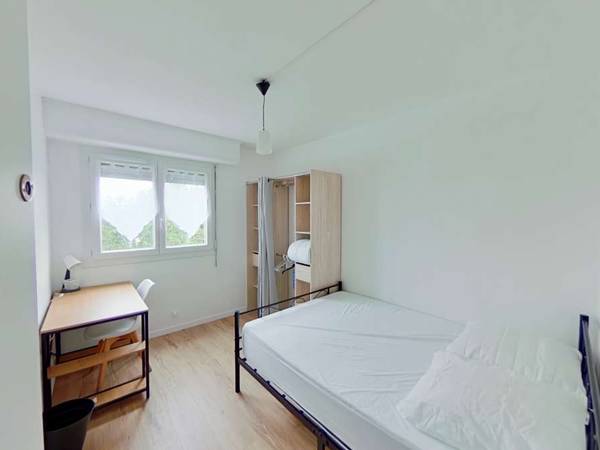 Colocation / Appartement 6 pièces de 93 m², Pessac, Rue Henri Dunant / Photo 9