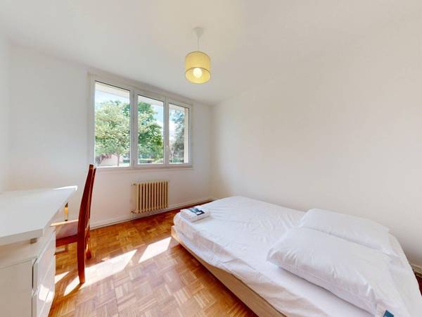 Colocation / Appartement 4 pièces de 66 m², Vénissieux, Avenue Francis de Pressensé / Photo 2