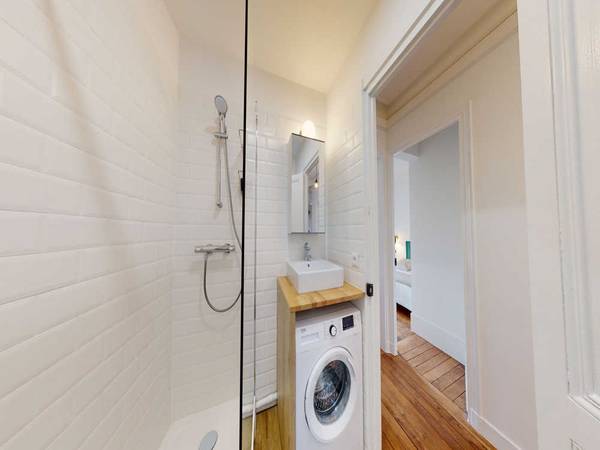 Colocation / Appartement 9 pièces de 160 m², Paris, Rue des Cloys / Photo 13