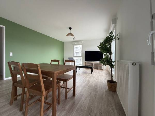Colocation / Appartement 4 pièces de 85 m², Évry-Courcouronnes, Rue de l'Essonne / Photo 2
