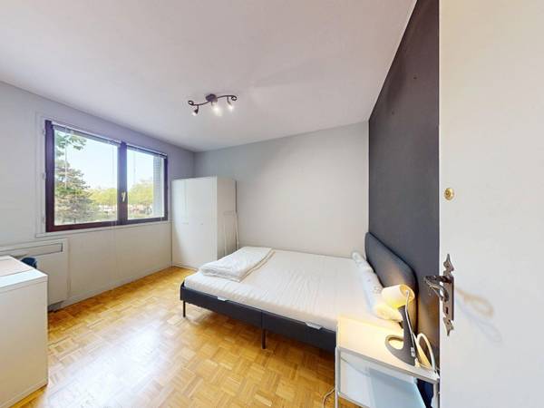 Colocation / Appartement 7 pièces de 116 m², Vénissieux, Avenue Jules Guesde / Photo 2