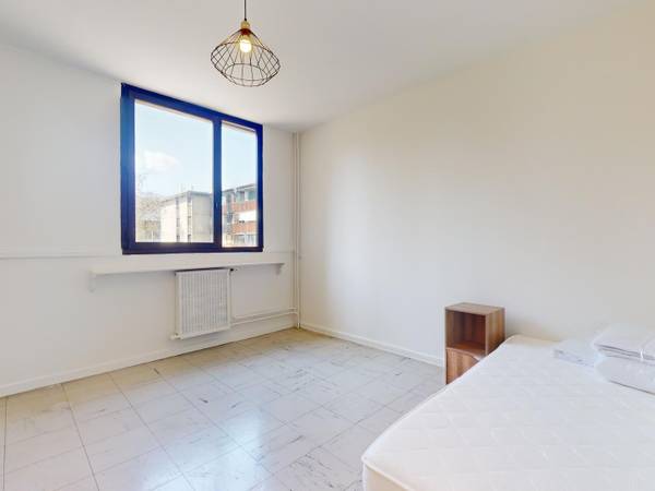 Colocation / Appartement 6 pièces de 110 m², Grenoble, Rue Claude Kogan / Photo 2
