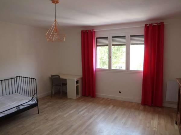 Colocation / Appartement 2 pièces de 47 m², Nanterre, Avenue de Rueil / Photo 2