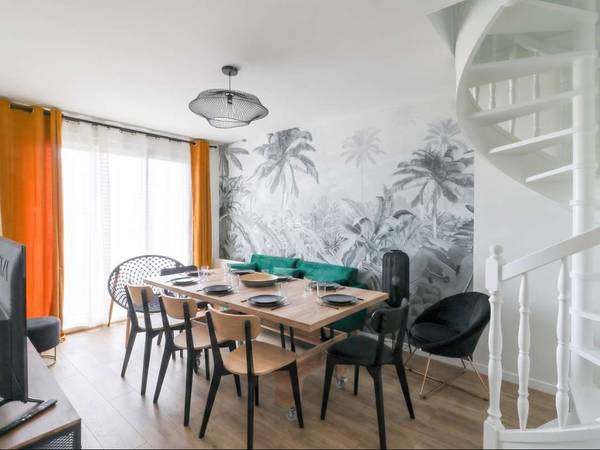 Colocation / Duplex 8 pièces de 120 m², Saint-Denis, Domaine Montjoie / Photo 2
