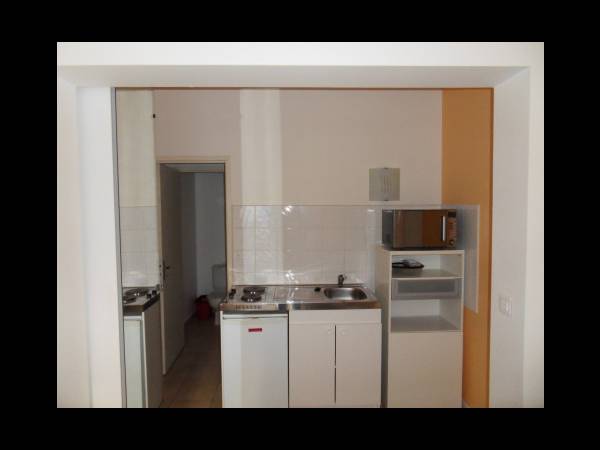 Location / Studio de 24 m², Nîmes, Rue du Cirque Romain / Photo 2
