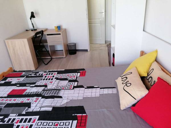 Colocation / Appartement 5 pièces de 95 m², Troyes, Rue des Gayettes / Photo 2