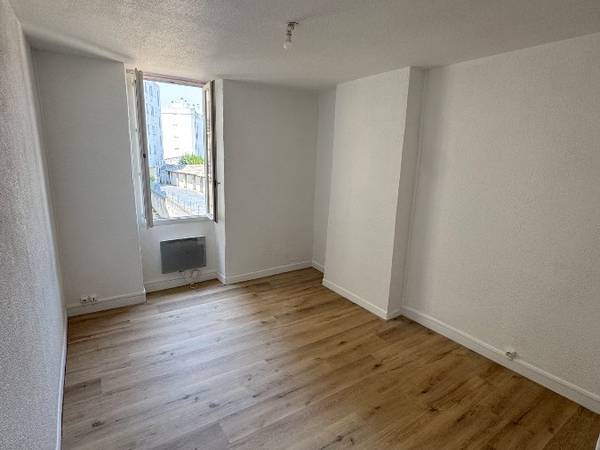 Colocation / Appartement 4 pièces de 88 m², Tarbes, Rue Victor Hugo / Photo 7