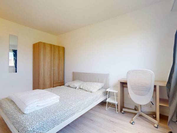 Colocation / Appartement 7 pièces de 104 m², Créteil, Boulevard Montaigut / Photo 2