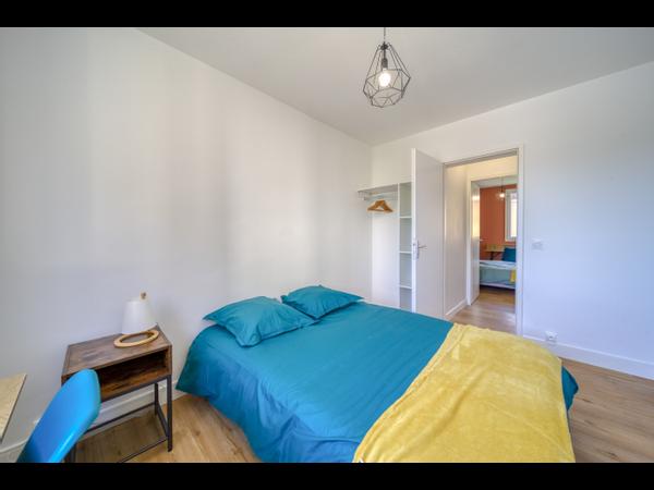 Colocation / Appartement 6 pièces de 74 m², Fontaine, Avenue Lenine / Photo 2