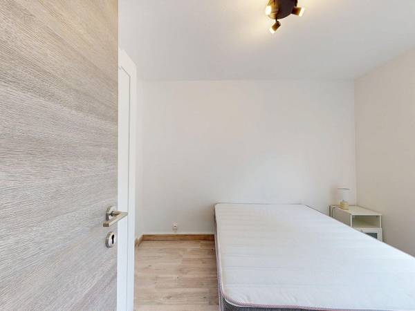 Colocation / Appartement 5 pièces de 71 m², Pessac, Avenue de la Châtaigneraie / Photo 2
