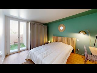 Room share / 10 rooms castle · 300 m², Mérignac, Avenue de Mérignac