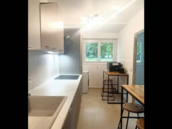 Colocation / Appartement 4 pièces de 86 m², Montigny-le-Bretonneux, Allée des Romarins / Photo 2