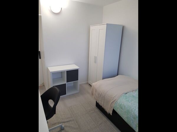 Colocation / Appartement 5 pièces de 70 m², Évry, Résidence du Parc de Petit Bourg / Photo 2