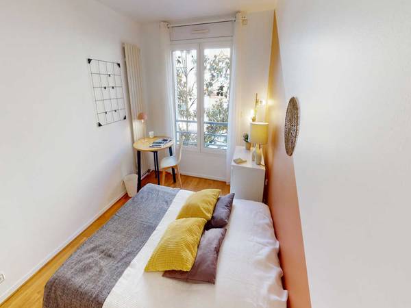 Colocation / Appartement 4 pièces de 90 m², Courbevoie, Rue Pierre Lhomme / Photo 2
