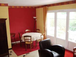 Homestay / 8-bedroom house · 125 m², Ambarès-et-Lagrave, Rue Jean Jaurès