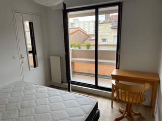 Room in a live-in landlord's home, 5 rooms apartment, Bordeaux