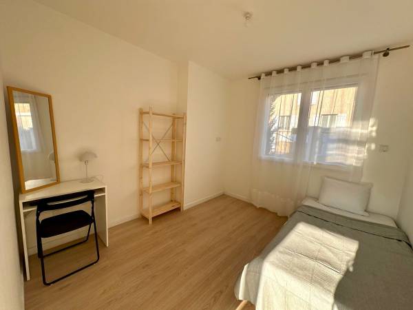 Colocation / Maison 10 pièces de 300 m², Villejuif, Allée des Fleurs / Photo 2