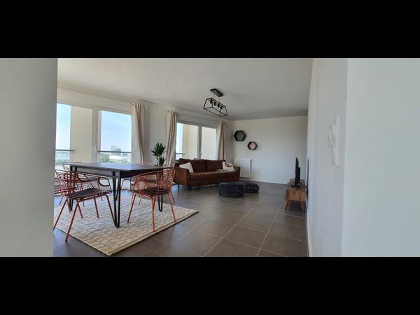 Colocation / Appartement 5 pièces de 104 m², Bordeaux, Quai de Brazza / Photo 2