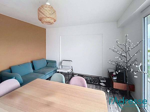 Colocation / Appartement 5 pièces de 89 m², Laval, Avenue Bonaparte / Photo 4