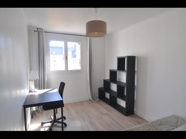 Colocation / Appartement 4 pièces de 70 m², Tours, Rue de la Hallebarde / Photo 2