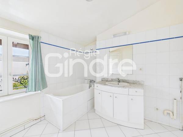 Location / Appartement 2 pièces de 64 m², Lyon, Rue des Granges / Photo 6