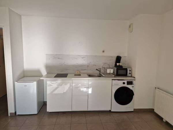 Location / Appartement 1 pièce de 27 m², Vitrolles, Rue Martin Luther-King / Photo 2