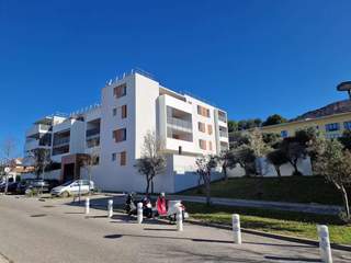 Location / Appartement 1 pièce de 27 m², Vitrolles, Rue Martin Luther-King